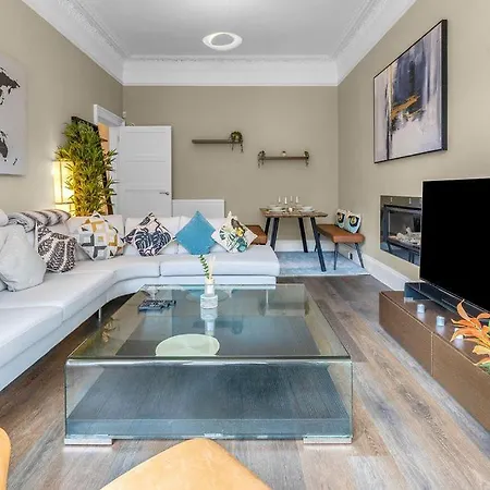 Apartment Stylish Elegance In City's Heart Edinburgh
