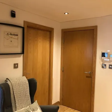 Modern Specious Three Bedroom In Apartment *