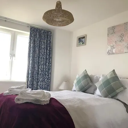 Apartment Modern Specious Three Bedroom In