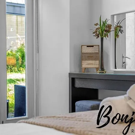 Clichy Ground Floor 1br-1 Ba, Shared Garden Access By Bonjour Residences Edimburgo