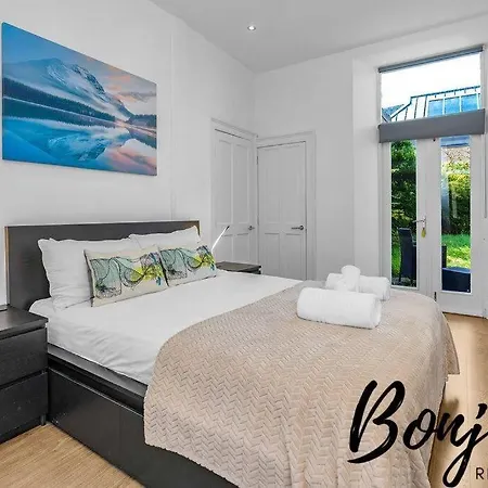 Clichy Ground Floor 1br-1 Ba, Shared Garden Access By Bonjour Residences Edimburgo