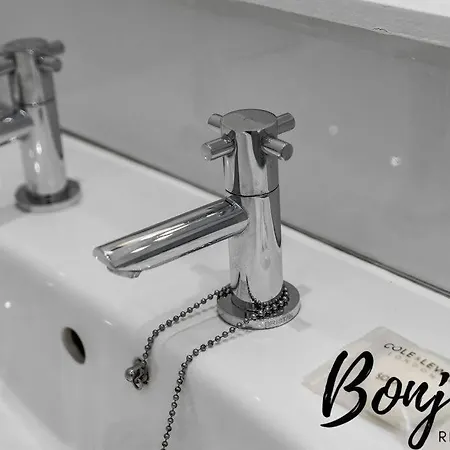 Clichy Ground Floor 1br-1 Ba, Shared Garden Access By Bonjour Residences *