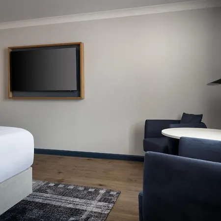 Отель Marriott Holyrood 4*