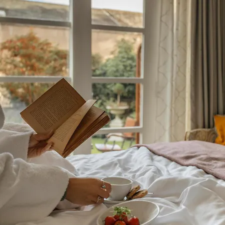 Hotel Nira Caledonia 4*