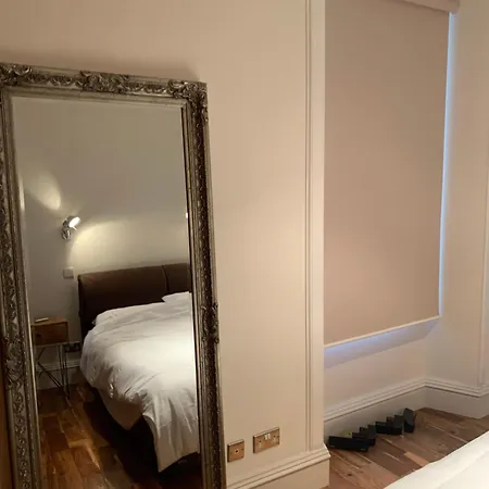 Modern Flat With Views By The Royal Mile Lägenhet