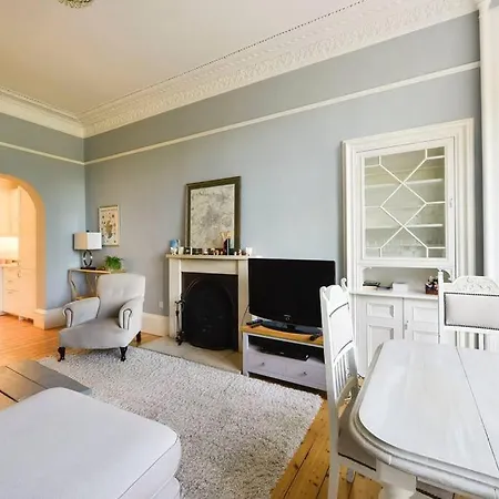 Guestready - Lovely & Overlooking Castle Edinburgh