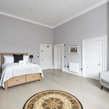 Modern George Street Sleeping 2 *