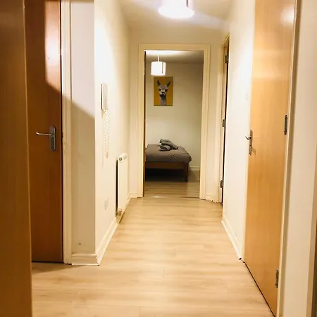 Spacious Centre Flat Free Parking& Superfast Wifi *