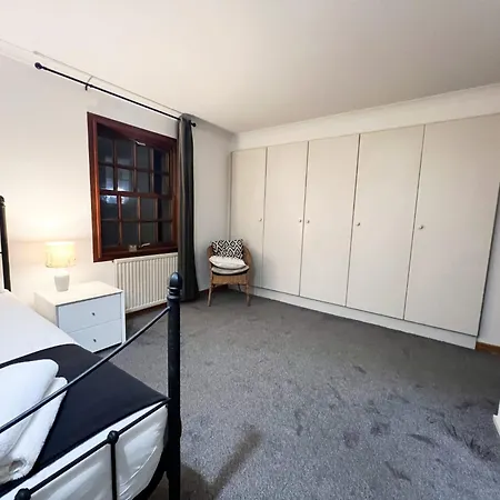 2br Flat Historic Centre Sleeps 5 *