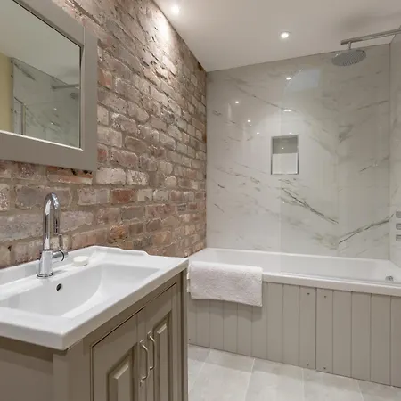 Charming Mews House In Centre