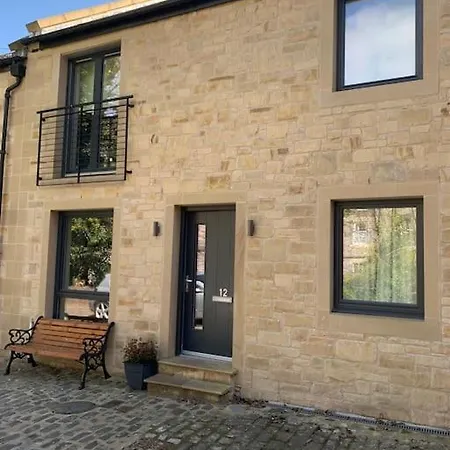Charming Mews House In Centre *