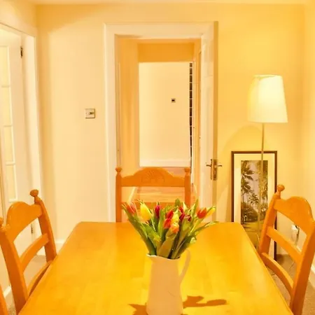 Arthur St - Spacious 3br House W Parking In Leith Edynburg