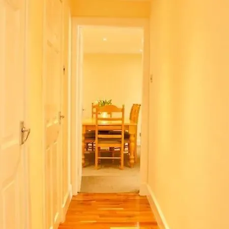Apartament Arthur St - Spacious 3br House W Parking In Leith