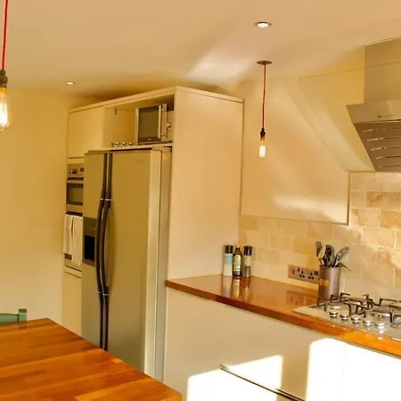Arthur St - Spacious 3br House W Parking In Leith Edynburg