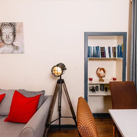 Cozy Old Town 4 Bedrm Апартаменты *