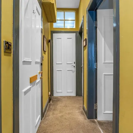 Apartment Cosy Modern Centre Flat