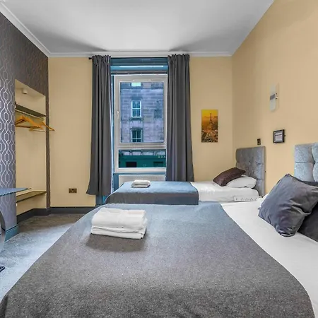 Cosy Modern Centre Flat