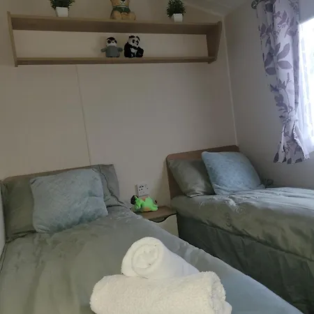 בית נופש Cozy Caravan Near *