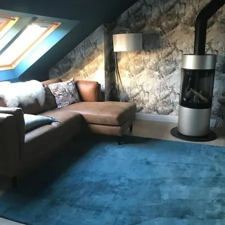 Ultra Stylish Furnished In Prázdninový dům Edinburgh