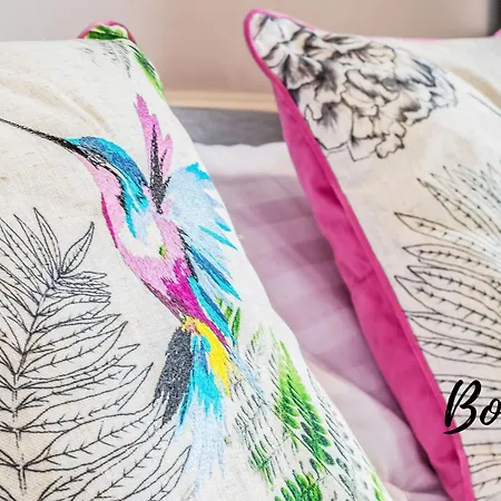 Belleville Central St James Quarter Free Offsite Parking & Views By Bonjour Residences *