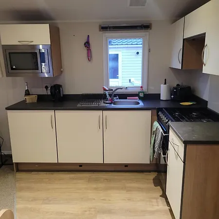 בית נופש Cozy Caravan Near