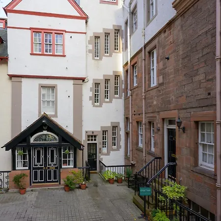 Historic Ramsay Garden Apt With Balcony Views - Pass The Keys דירה