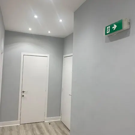 Lovely 4 Bedroom 2nd Floor Walk Up Edinburgh