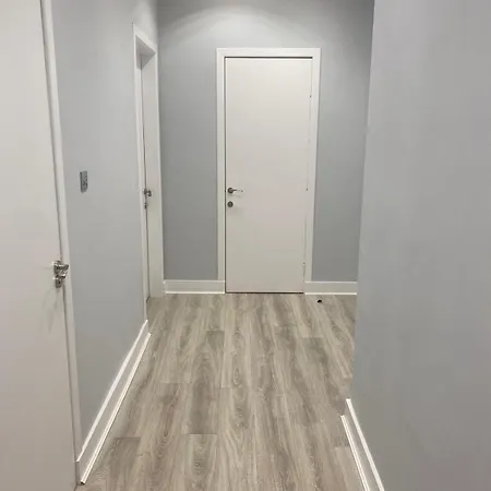Lovely 4 Bedroom 2nd Floor Walk Up * Edinburgh