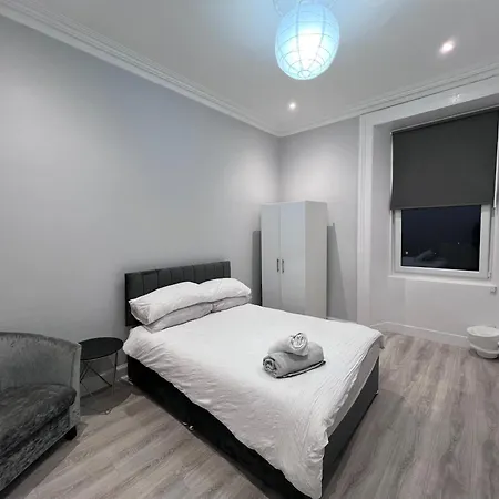 Lovely 4 Bedroom 2nd Floor Walk Up Apartment *