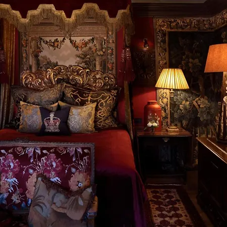 The Witchery Otel 5*