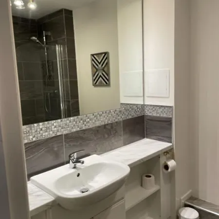 Attractive Leith Apartment