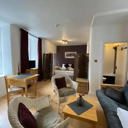 Royal Mile By The Castle Aparthotel 5*