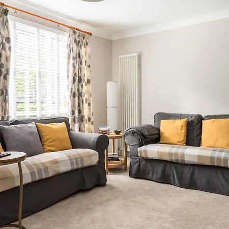 Cosy Roseburn Apartment, - 2 Bedrooms, Free Parking * Edinburgh