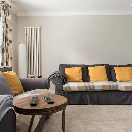 Cosy Roseburn Apartment, - 2 Bedrooms, Free Parking *