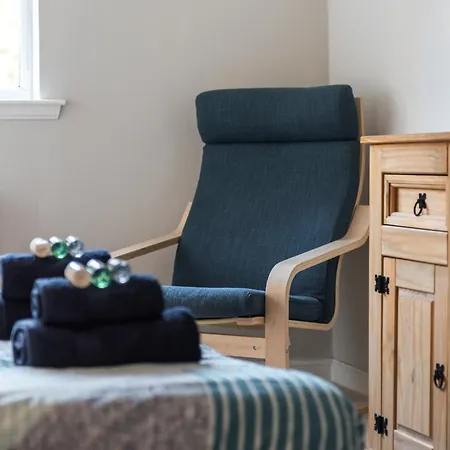 Cosy Roseburn Apartment, - 2 Bedrooms, Free Parking *