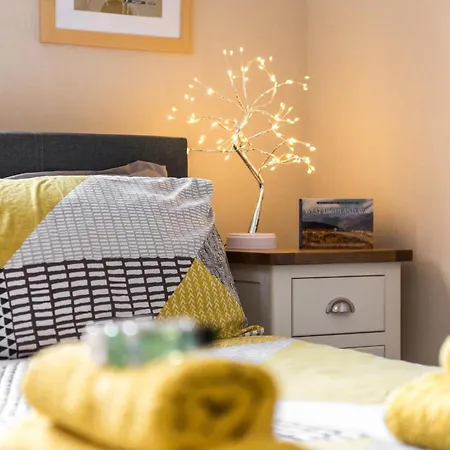 Cosy Roseburn Apartment, - 2 Bedrooms, Free Parking *