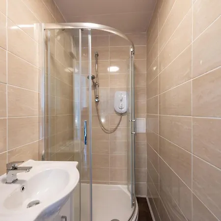 Ground Floor 2 Bed Flat Slateford Lägenhet