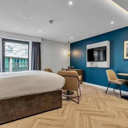 Aparthotel Roomzzz Edinburgh