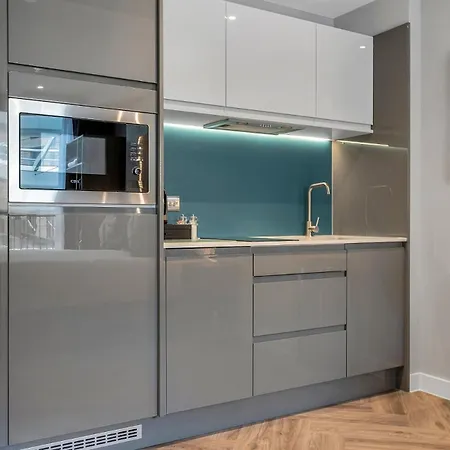 Roomzzz Apartahotel Edimburgo