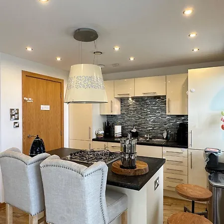 Modern Specious Three Bedroom In