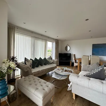 Modern Specious Three Bedroom In