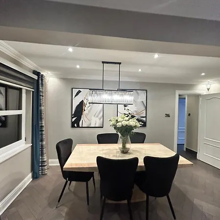 펜션 Large Modern Family In Murrayfield - Very Close To Centre - 10 Mins By Direct Bus - Private Driveway & Garden *