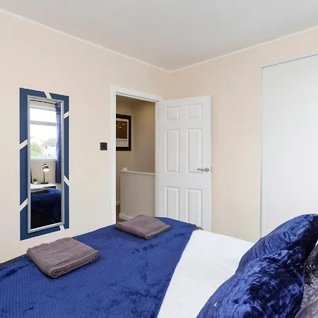 Stylish 3 Bed Abode - Parking And Garden מלון *