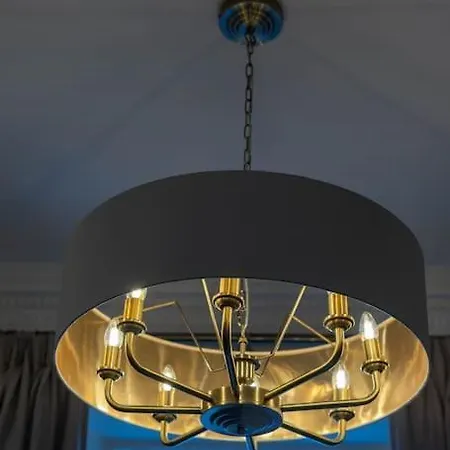 Luxury Nests - Johnnie Walker 2 Edinburgh