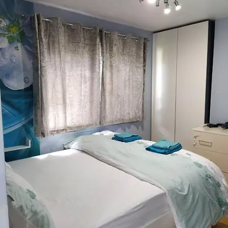 Double Ensuite Room, 1-minute Walk To Bus Stop Edimburgo