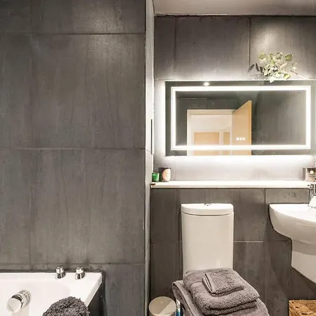 Calming Sea View إدنبرة