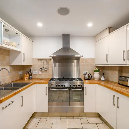 Stylish & 2br Stockbridge Gem * Эдинбург