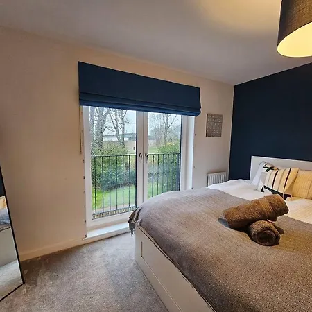 Our House @ Little France Feriehus *