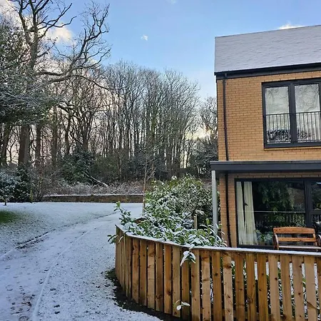 Our House @ Little France Feriehus *