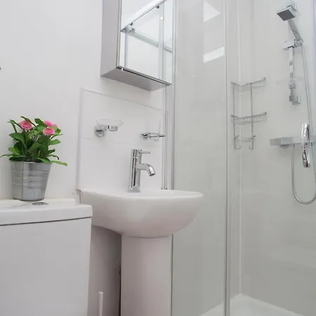 My Meadows, City Centre Apartment, Sunny&spacious * Edinburgh
